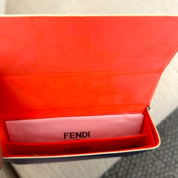 Stylish Fendi Sunglasses - Picture 3 of 4